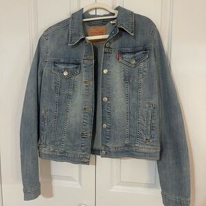 Cropped Oversized Light Wash Levi Jean Jacket